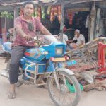 তেলের সংকটে স্বস্তির পথ: রাণীশংকৈলের রতনের ব্যাটারি বাইকে চমক, ৫ টাকায় দীর্ঘ পথচলা